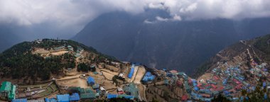 Namche'nın Bazaarı manzara görünümü. Sagarmatha (Everest) Milli Parkı, Nepal.
