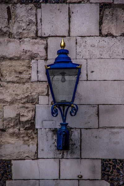 古い青の街ランタンのビューを閉じます ロンドン イギリス — ストック写真