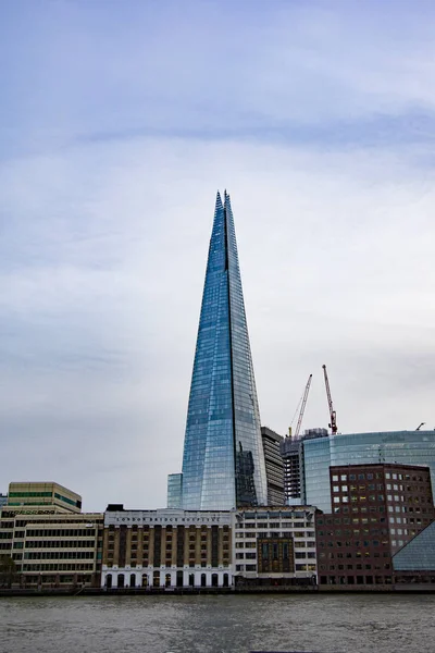 Vista Retrato Edifício Shard Com Céu Azul Fundo Londres Reino — Fotografia de Stock