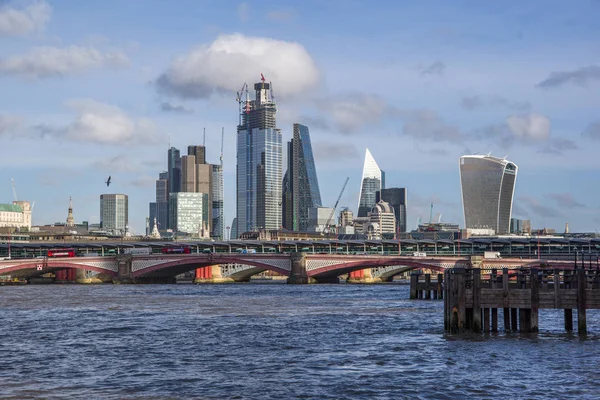 Vista Paisagem Ponte Southwark Rio Tâmisa Bairro Moderno Negócios Com — Fotografia de Stock