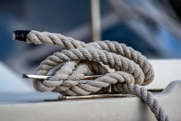 Close Van Witte Touw Gebonden Rond Schip Bolder — Stockfoto