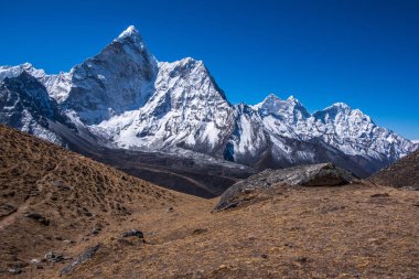 Ama Dablam tepe Manzaralı.  