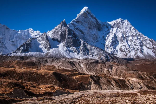 Ama Dablam tepe Manzaralı.  