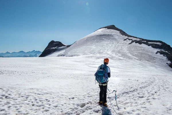 Pohled na krajinu alpinisty. Odpočiň si. — Stock fotografie