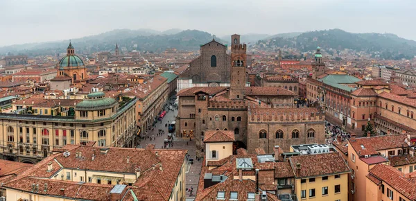 Şehir Panoraması ve Piazza Maggiore. Bolonya, Emilia-Romagna, İtalya