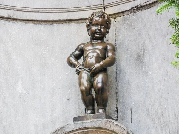 Bruselas Bélgica Diciembre Estatua Manneken Pis Estatua Niño Meando Diciembre — Foto de Stock