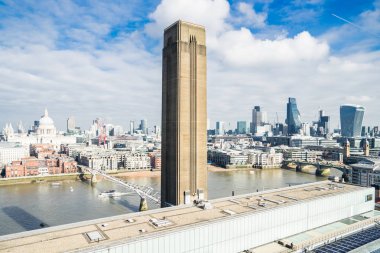 Londra, İngiltere - 17 Şubat, 2017: Tate İngiliz sanat ve uluslararası modern ve çağdaş sanat topluluğu İngiltere'nin ulusal evler bir kurum olduğunu.