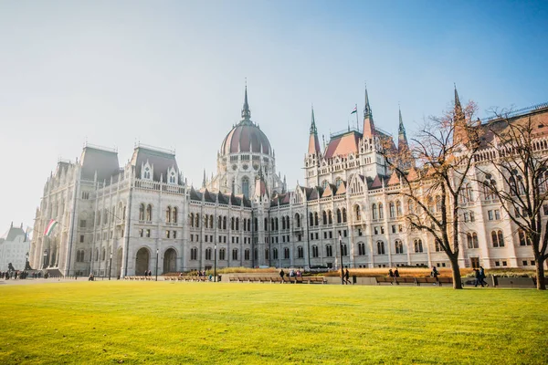 Budapest Ungern December 2017 Den Ungerska Parlamentsbyggnaden Ligger Gotisk Återupplivningsstil — Stockfoto