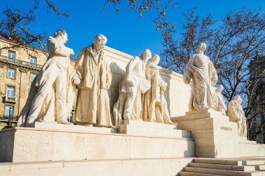 BUDAPEST, HUNGARY - 19 Aralık 2017: Lajos Kossuth Meydanı 'ndaki eski Macaristan Başbakanı Lajos Kossuth' a adanmış anıt. Heykeltıraş Janos Horvay.