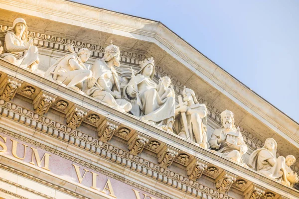 BUDAPEST, HUNGRÍA - 17 DE DICIEMBRE DE 2017: Basílica de San Esteban / Szent Istvan Bazilika. Lleva el nombre en honor de Esteban, el primer rey de Hungría (975 jalá 1038 ). — Foto de Stock