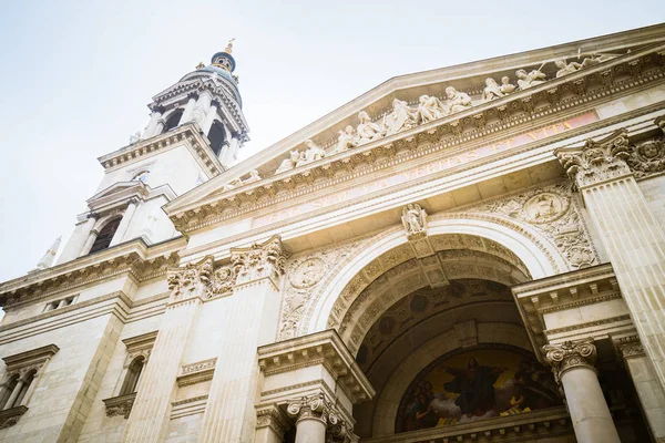 BUDAPEST, HUNGRÍA - 18 DE DICIEMBRE DE 2017: Basílica de San Esteban / Szent Istvan Bazilika. Lleva el nombre en honor de Esteban, el primer rey de Hungría (975 jalá 1038 ). — Foto de Stock