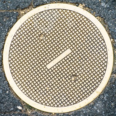 Altın renginde yuvarlak kapak gri .