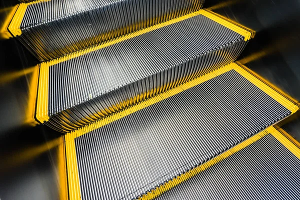 Κυλιόμενες Σκάλες Στο Εμπορικό Κέντρο — Φωτογραφία Αρχείου
