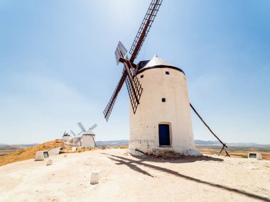 Consuegra 'daki eski yel değirmenleri, Castilla La Mancha, İspanya