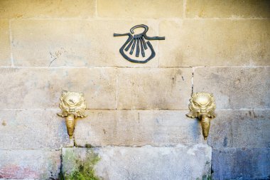 St. James Yolu - 11.09.2016: Logrono, La Rioja 'daki Boterias Caddesi' ndeki Pilgrim Çeşmesi