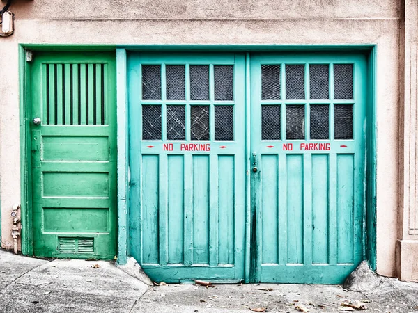 Old Green Wooden Door — Stock Photo, Image