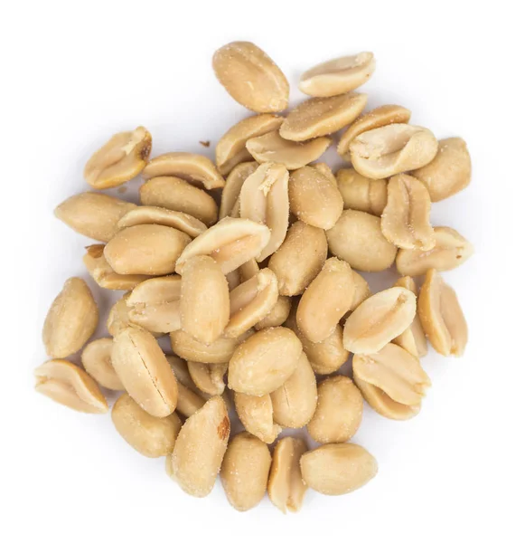 Amendoins torrados isolados em branco — Fotografia de Stock