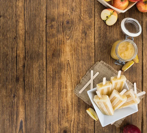 Paletas de manzana (enfoque selectivo ) — Foto de Stock