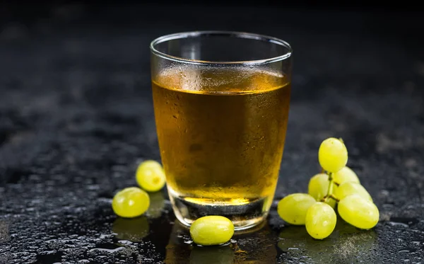 Grape Juice (fresh) as detailed close-up shot, selective focus) — Stock Photo, Image