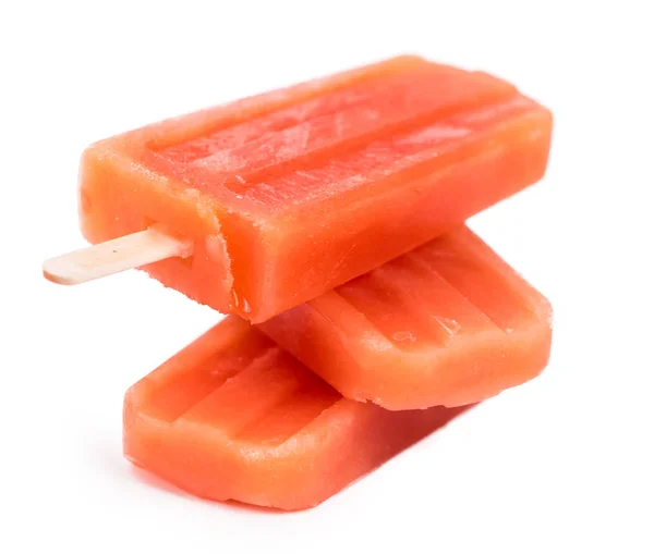 Grapefruit Eis am Stiel isoliert auf weiß — Stockfoto