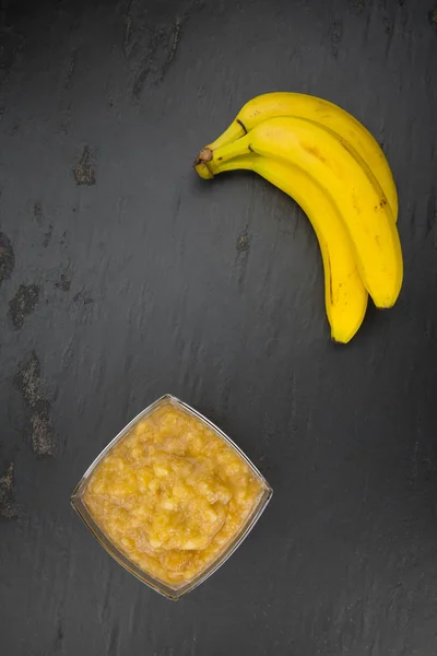 Пюре из бананов (селективная фокусировка) ) — стоковое фото