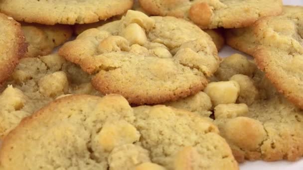 Frische Hausgemachte Kekse Auf Einem Rotierenden Teller Als Nahtlose Schleife — Stockvideo