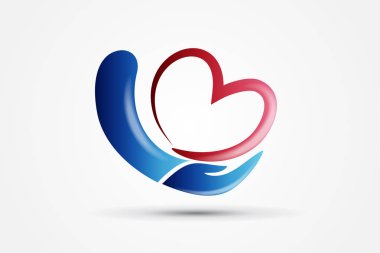 Bir kalp simgesi logosunu tutan el.