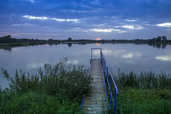 Ponte Longa Lago Direção Pôr Sol — Fotografia de Stock