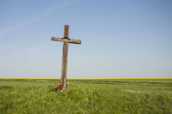 Old Wooden Cross Field — Stock Photo, Image