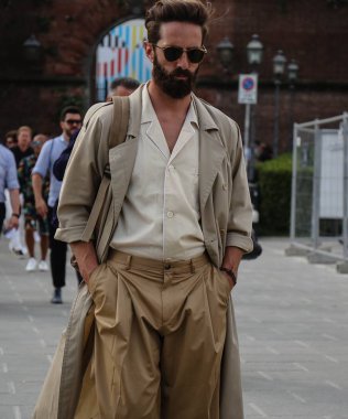 Floransa-12 Haziran 2018 Andres Gomez Moron Pitti sırasında sokakta.