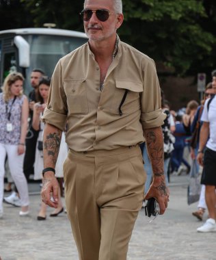 Floransa-12 Haziran 2018 Domenico Gianfrate Pitti sırasında sokakta.