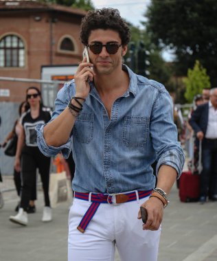 Floransa-13 Haziran 2018 Alessandro D'Amato Pitti sırasında sokakta.