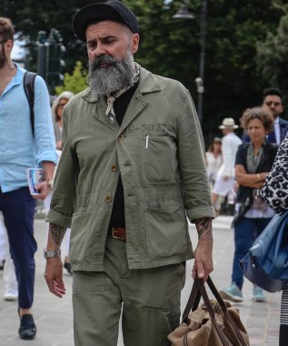 Floransa-12 Haziran 2018 erkekler sokakta Pitti sırasında.