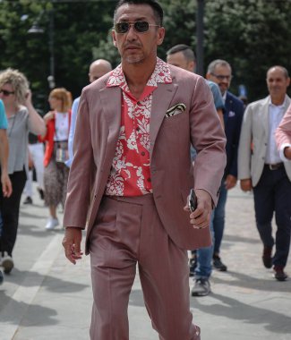 Floransa-13 Haziran 2018 Izumi Morosawa Pitti sırasında sokakta.