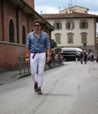 Floransa-13 Haziran 2018 Alessandro D'Amato Pitti sırasında sokakta.