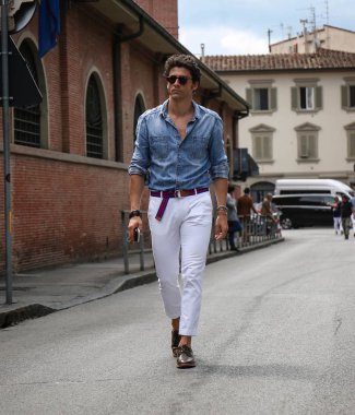 Floransa-13 Haziran 2018 Alessandro D'Amato Pitti sırasında sokakta.