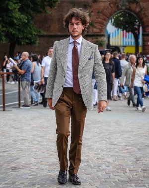 Floransa-13 Haziran 2018 Federico Beltrami Pitti sırasında sokakta.