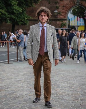 Floransa-13 Haziran 2018 Federico Beltrami Pitti sırasında sokakta.