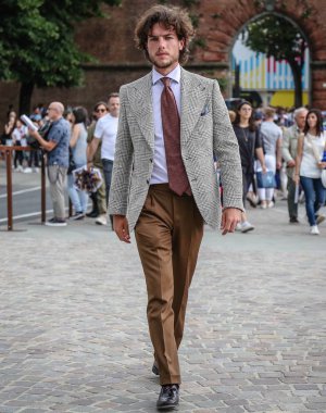 Floransa-13 Haziran 2018 Federico Beltrami Pitti sırasında sokakta.