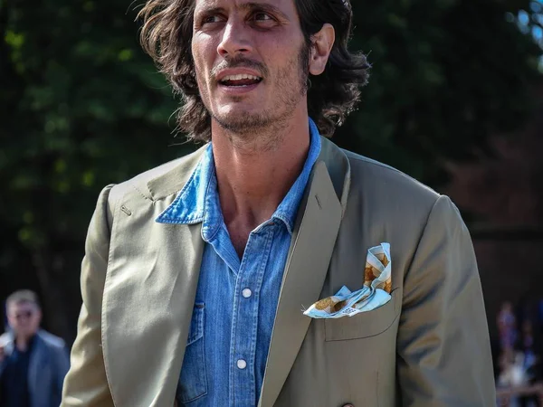 Floransa-14 Haziran 2018 Sebastiano Guardi' Pitti sırasında sokakta.