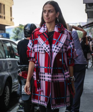 Milan, İtalya - 19 Eylül 2018:Erika Boldrin Milano Moda Haftası sırasında sokakta.
