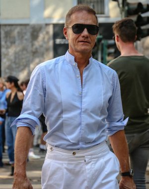 Milan, İtalya - 23 Eylül 2018: Tiberio Pellegrinelli Milano Moda Haftası sırasında sokakta.