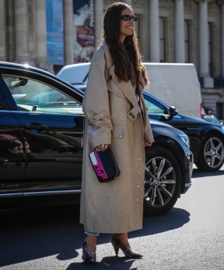 Paris, Fransa - 26 Eylül 2018: Erika Boldrin Paris moda haftası sırasında sokakta.