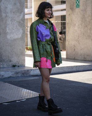 Paris, Fransa - 26 Eylül 2018: Alyssa Coscarelli Paris moda haftası sırasında sokakta.