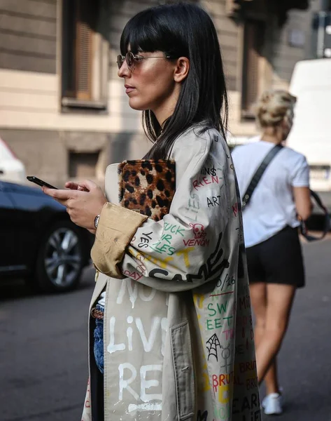 意大利米兰 2018年9月20日 米兰时装周期间劳拉 科莫利在街上 — 图库照片