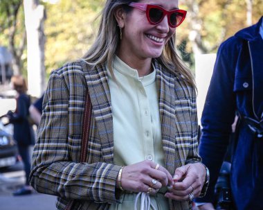 Paris, Fransa - 26 Eylül 2018: Paris moda haftası sırasında sokakta Tiany Kiriloff.