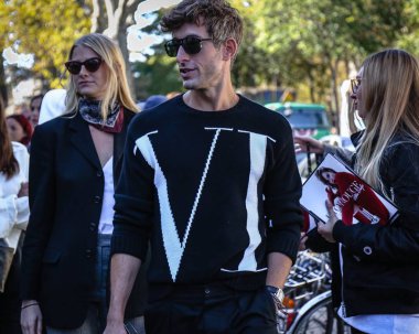 Paris, Fransa - 26 Eylül 2018: David Thielebeule Paris moda haftası sırasında sokakta.