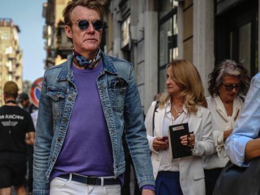 Milan, İtalya - 19 Eylül 2018: Ken Downing Milano Moda Haftası sırasında sokakta.