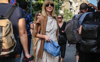 Milan, İtalya - 19 Eylül 2018: Lisa Aiken Milano Moda Haftası sırasında sokakta.