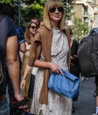 Milan, İtalya - 19 Eylül 2018: Lisa Aiken Milano Moda Haftası sırasında sokakta.
